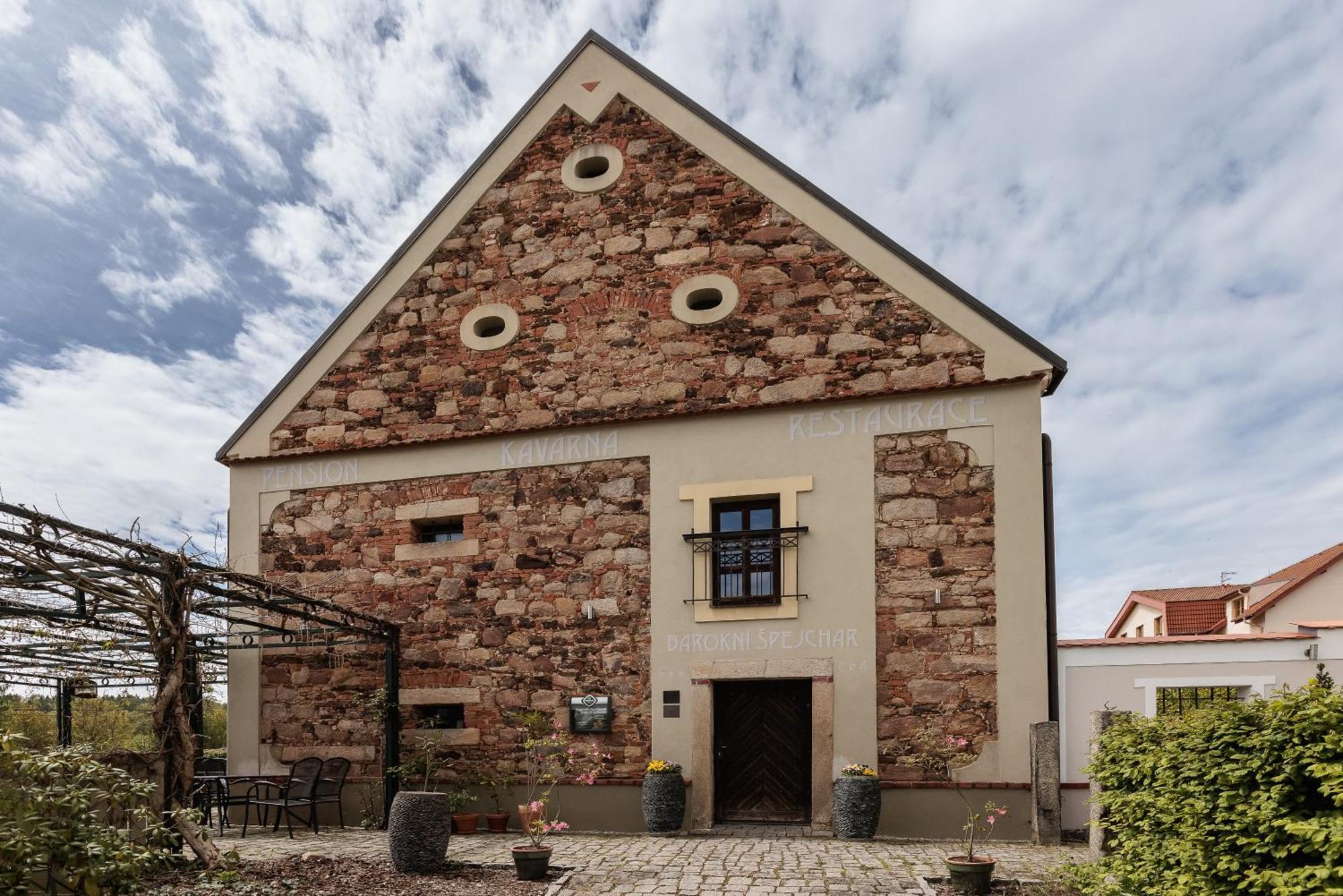 Barokni Spejchar Hotel Tlučná Buitenkant foto