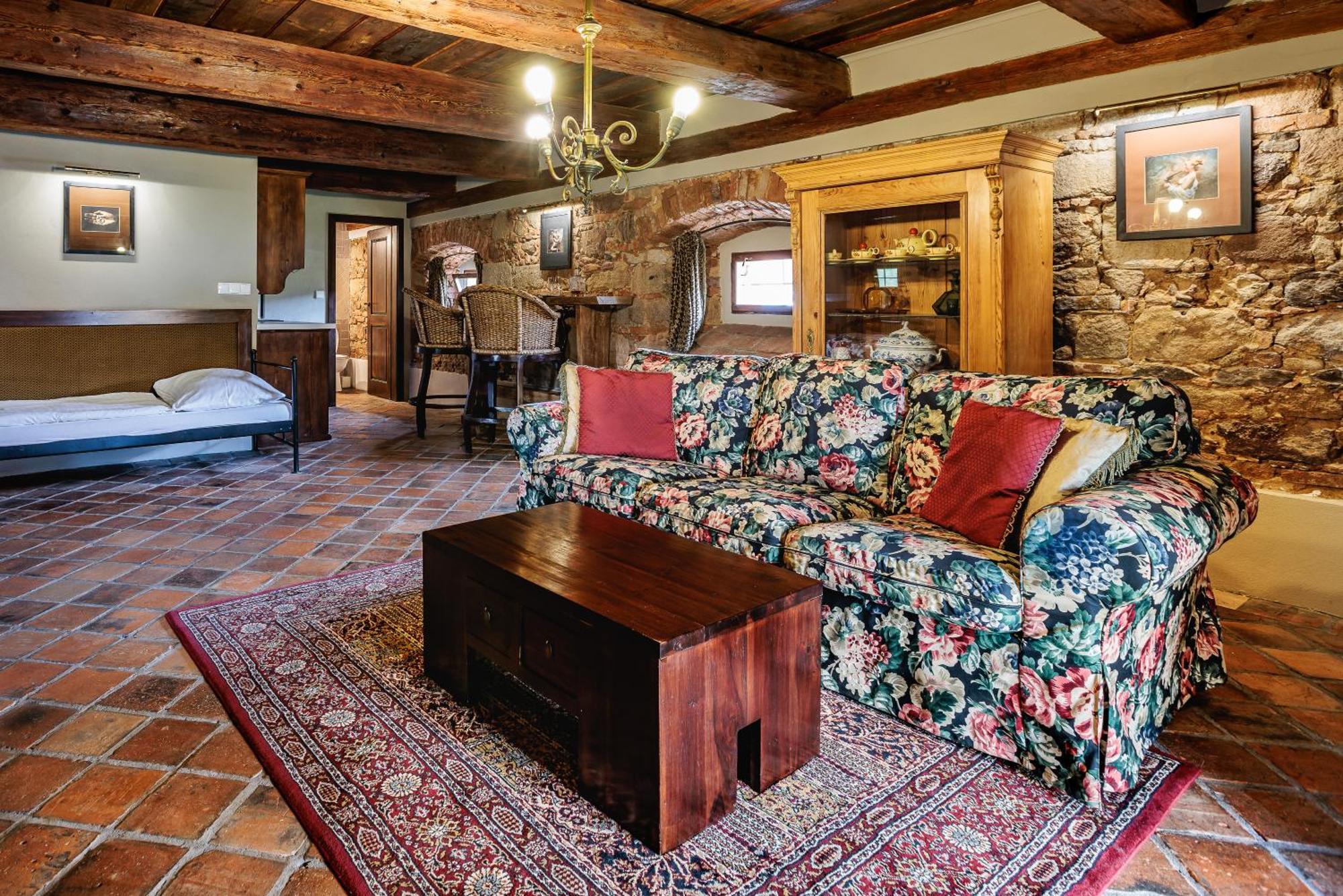 Barokni Spejchar Hotel Tlučná Buitenkant foto
